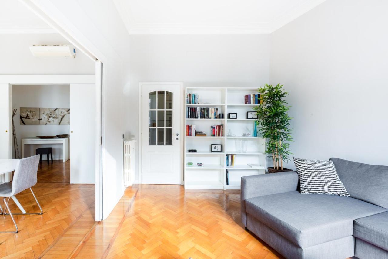 Spacious And Brilliant Apartment In Duomo By Easylife Милан Экстерьер фото